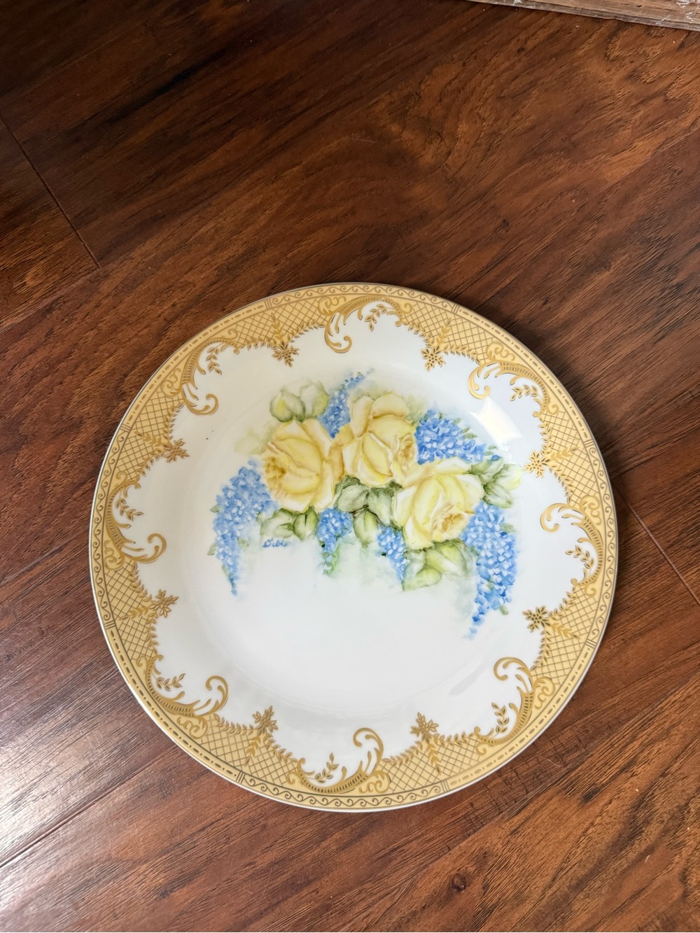 Savoy Home SVH2 Dinner Plate 10.5" Yellow Rose Blue Floral Gold Lattice Trim